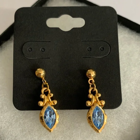 Vintage 1989 AVON Goldtone Blue Rhinestone Victorian Pierced Earrings - Picture 11 of 13